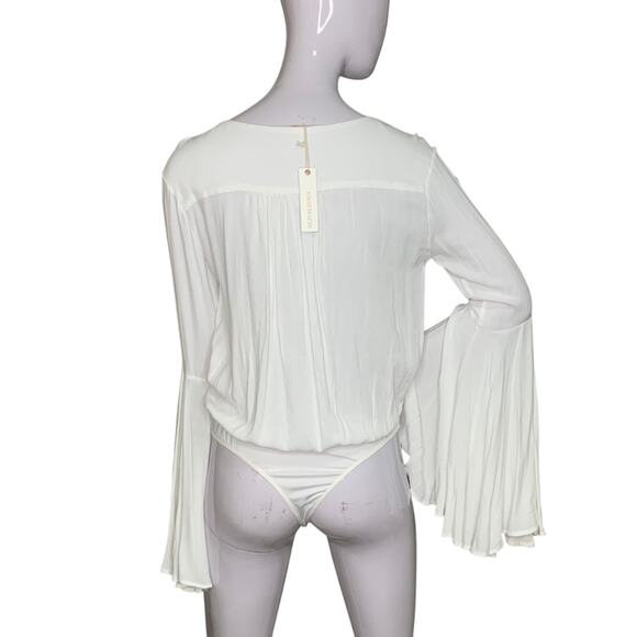 Olivaceous NWT Bodysuit Bell Pleated Long Sleeve White Two Snap Buttons Size M - Picture 6 of 12
